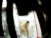 名门夜宴偷拍系列美女模特王XX拍沐浴露广告被摄影师暗藏摄像头偷拍洗澡