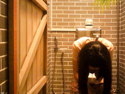 【全網推薦】【女廁廁拍】百人放尿經典女廁-隱蔽中的鏡頭 原版高清